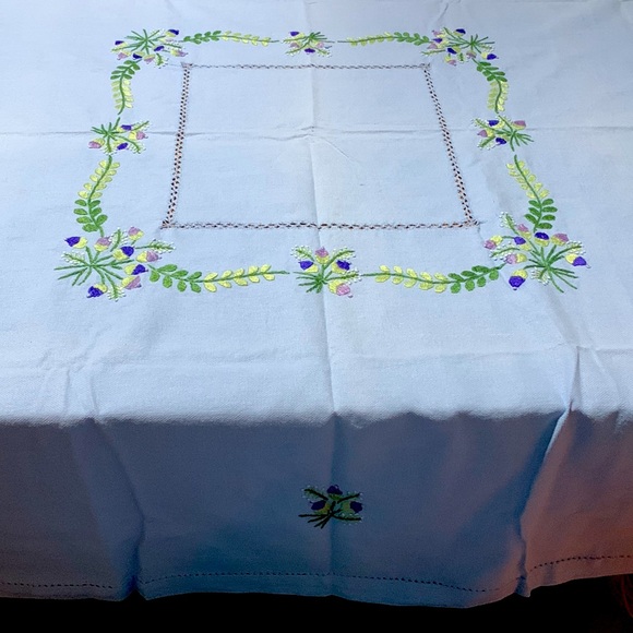 🪻April Cornell-Embroidered Cotton Tablecloth - Picture 8 of 15